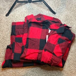 Men’s Old Navy Red and Black Plaid Pajama Set